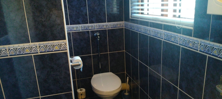 6 Bedroom Property for Sale in Cravenby Western Cape
